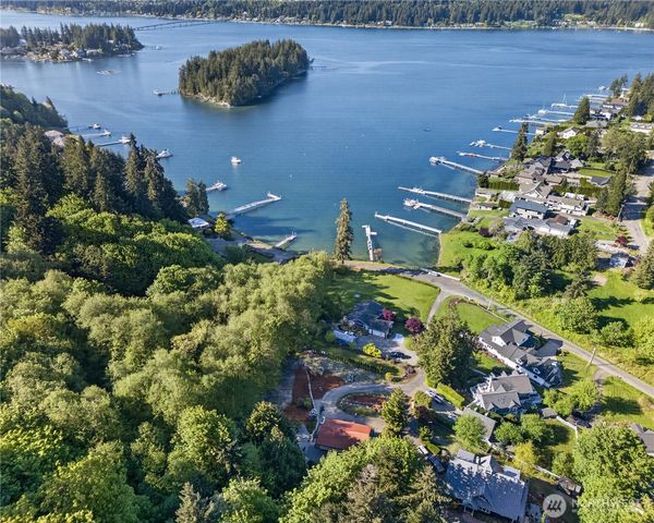582 North Shore Blvd, Fox Island, WA 98333