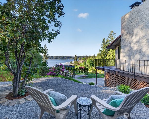 582 North Shore Blvd, Fox Island, WA 98333