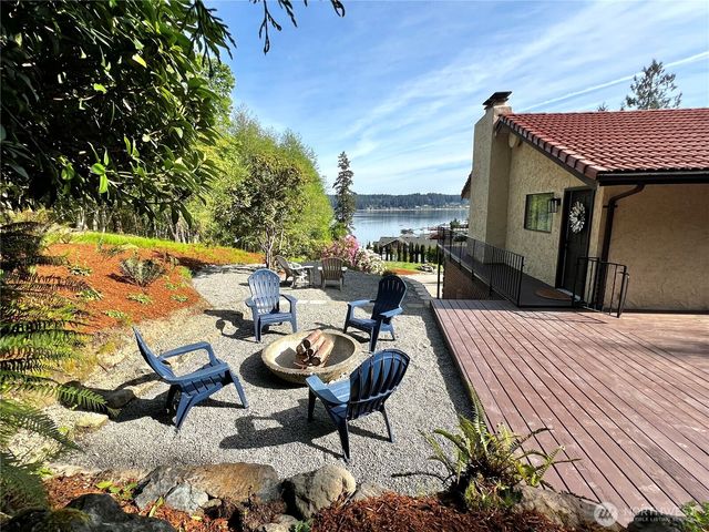 582 North Shore Blvd, Fox Island, WA 98333