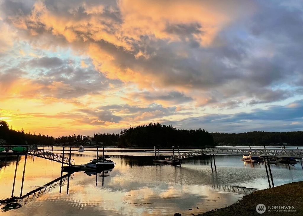 582 North Shore Blvd, Fox Island, WA 98333