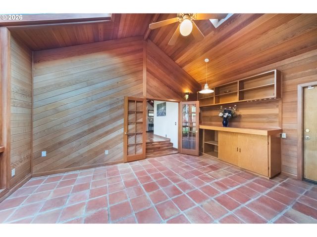 2235 Sw MARIGOLD St, Portland, OR 97219