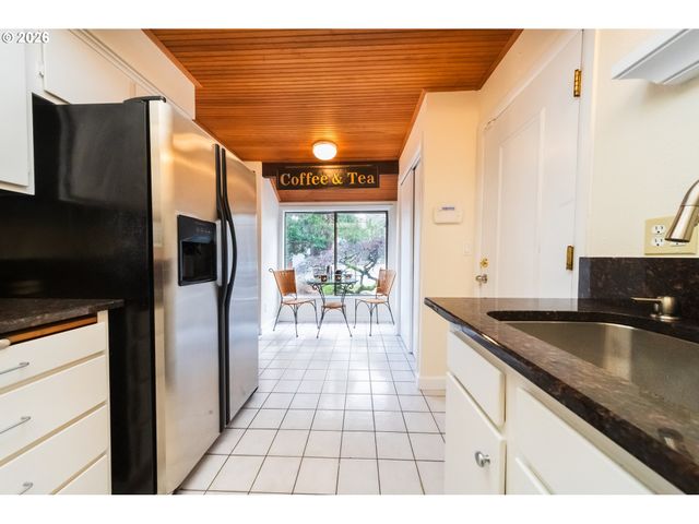 2235 Sw MARIGOLD St, Portland, OR 97219