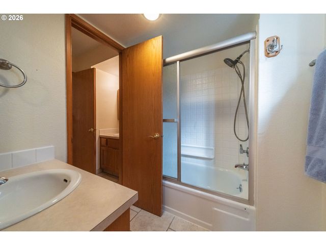 2235 Sw MARIGOLD St, Portland, OR 97219