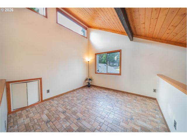 2235 Sw MARIGOLD St, Portland, OR 97219