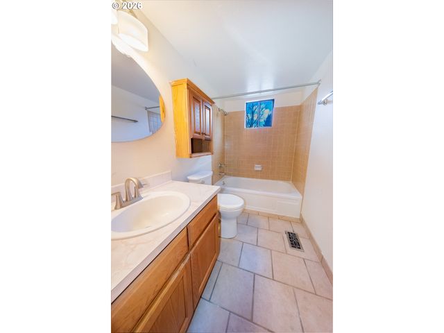 2235 Sw MARIGOLD St, Portland, OR 97219