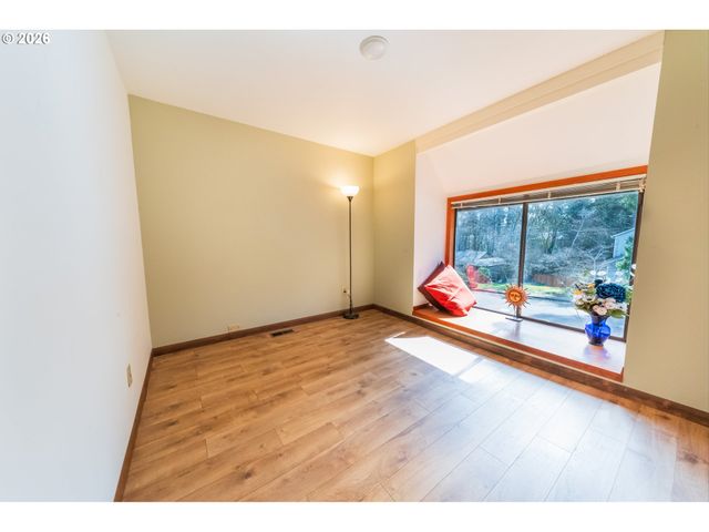 2235 Sw MARIGOLD St, Portland, OR 97219