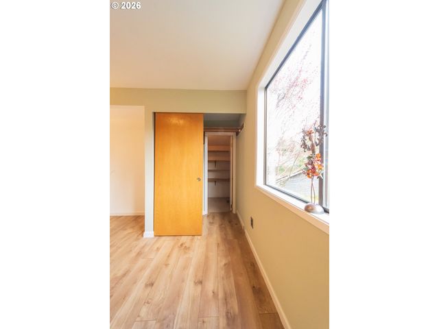 2235 Sw MARIGOLD St, Portland, OR 97219