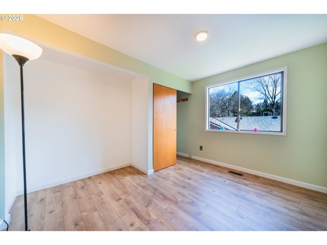 2235 Sw MARIGOLD St, Portland, OR 97219