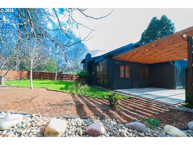 2235 Sw MARIGOLD St, Portland, OR 97219