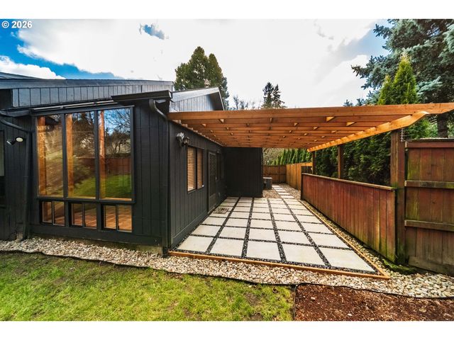 2235 Sw MARIGOLD St, Portland, OR 97219