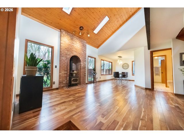 2235 Sw MARIGOLD St, Portland, OR 97219