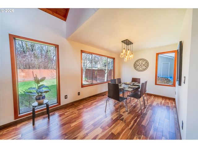 2235 Sw MARIGOLD St, Portland, OR 97219