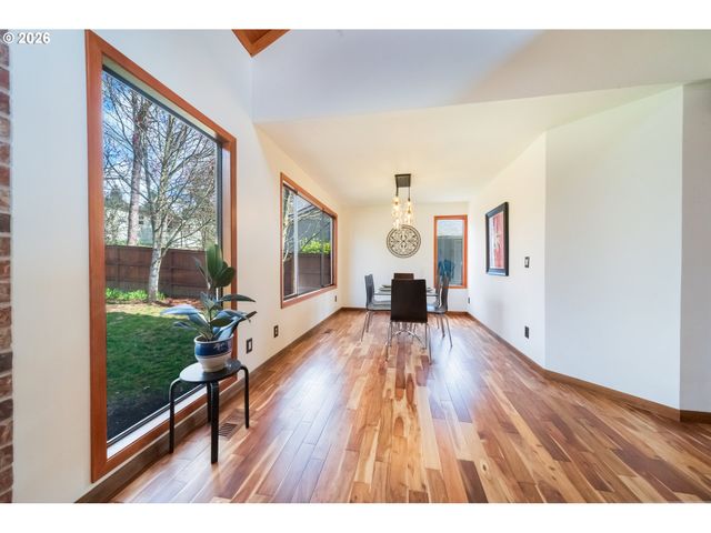 2235 Sw MARIGOLD St, Portland, OR 97219