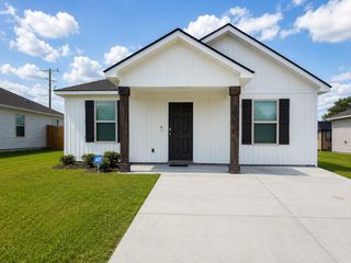 200 Benjamin Dr, Thibodaux, LA 70301