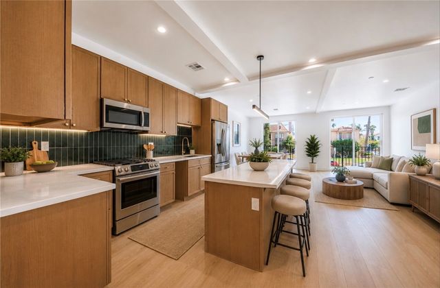 1261 S Longwood Avenue 1, Los Angeles, CA 90019