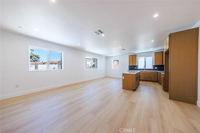1261 S Longwood Avenue 1, Los Angeles, CA 90019