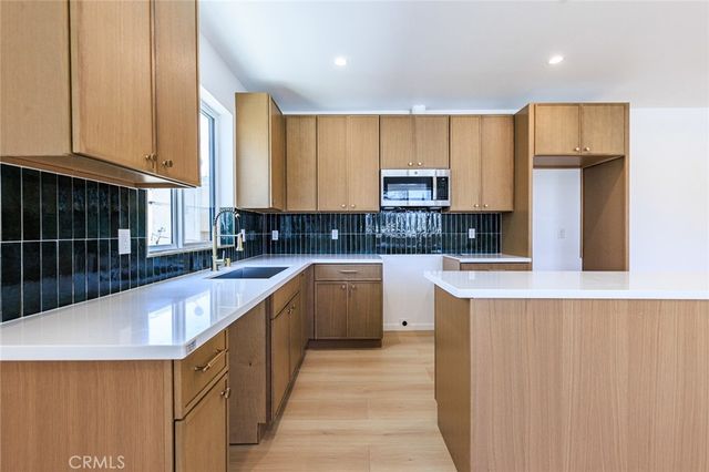 1261 S Longwood Avenue 1, Los Angeles, CA 90019