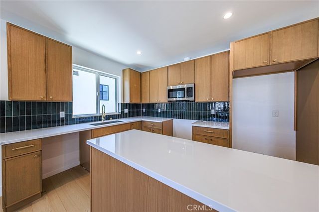 1261 S Longwood Avenue 1, Los Angeles, CA 90019