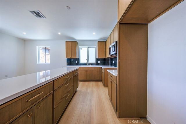 1261 S Longwood Avenue 1, Los Angeles, CA 90019