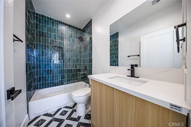 1261 S Longwood Avenue 1, Los Angeles, CA 90019