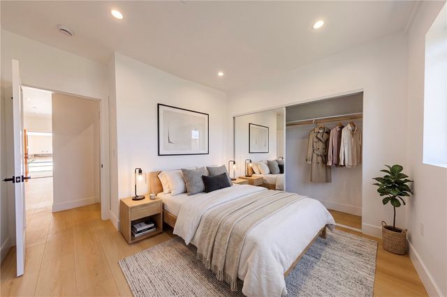 1261 S Longwood Avenue 1, Los Angeles, CA 90019