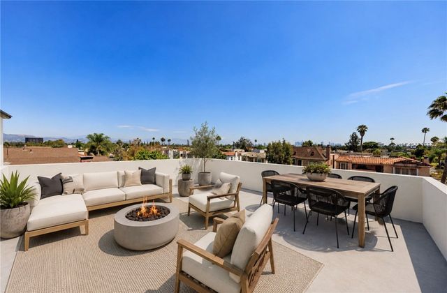 1261 S Longwood Avenue 1, Los Angeles, CA 90019