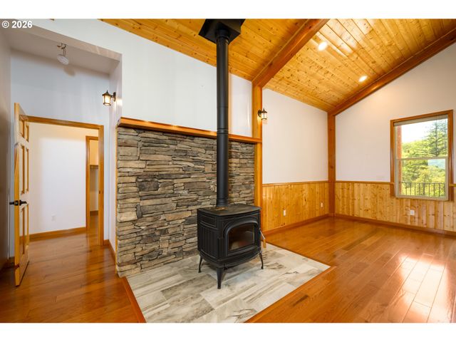 1757 RIDDLE BY PASS Rd, Riddle, OR 97469