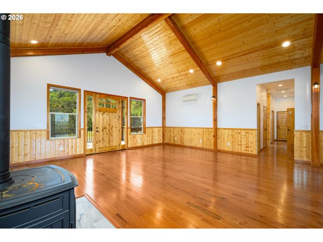 1757 RIDDLE BY PASS Rd, Riddle, OR 97469