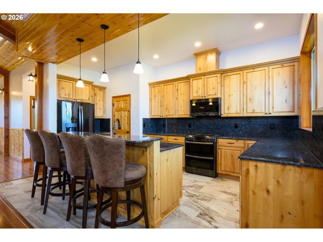 1757 RIDDLE BY PASS Rd, Riddle, OR 97469