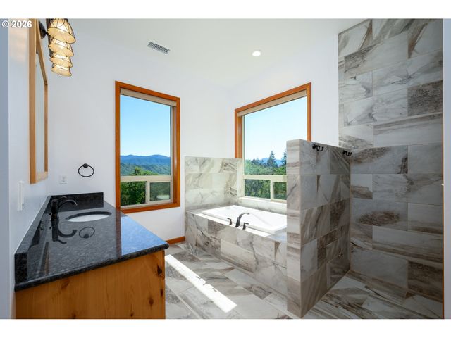 1757 RIDDLE BY PASS Rd, Riddle, OR 97469