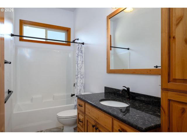1757 RIDDLE BY PASS Rd, Riddle, OR 97469