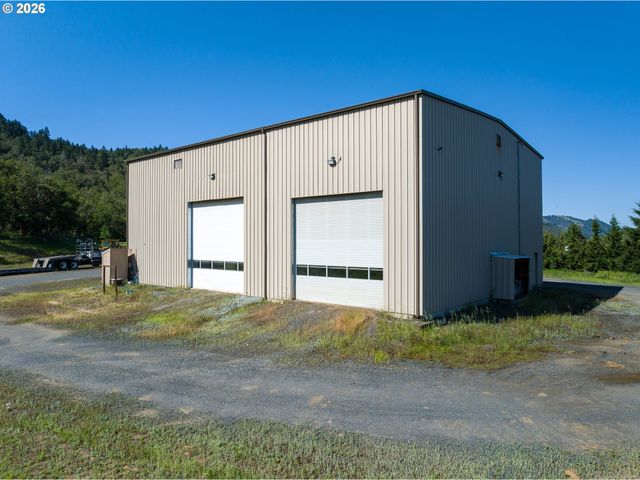 1757 RIDDLE BY PASS Rd, Riddle, OR 97469