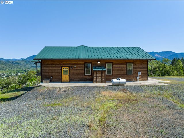 1757 RIDDLE BY PASS Rd, Riddle, OR 97469