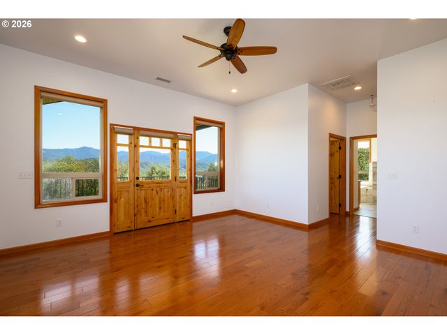 1757 RIDDLE BY PASS Rd, Riddle, OR 97469