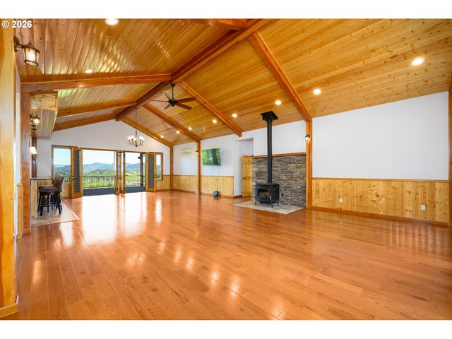 1757 RIDDLE BY PASS Rd, Riddle, OR 97469