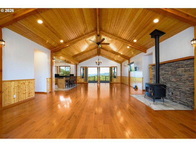 1757 RIDDLE BY PASS Rd, Riddle, OR 97469
