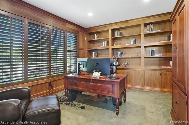 734 Wellington Circle, Rochester Hills, MI 48309