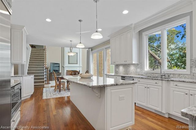 734 Wellington Circle, Rochester Hills, MI 48309