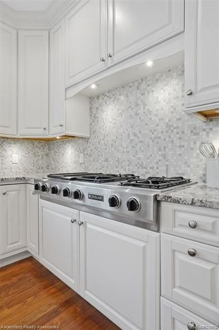 734 Wellington Circle, Rochester Hills, MI 48309
