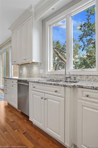 734 Wellington Circle, Rochester Hills, MI 48309