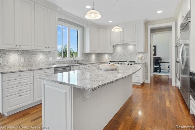 734 Wellington Circle, Rochester Hills, MI 48309