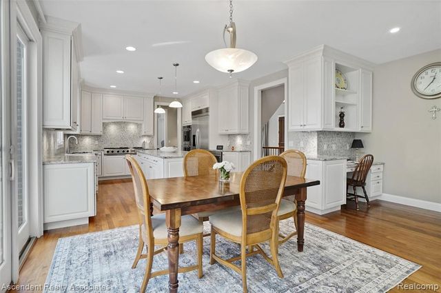 734 Wellington Circle, Rochester Hills, MI 48309