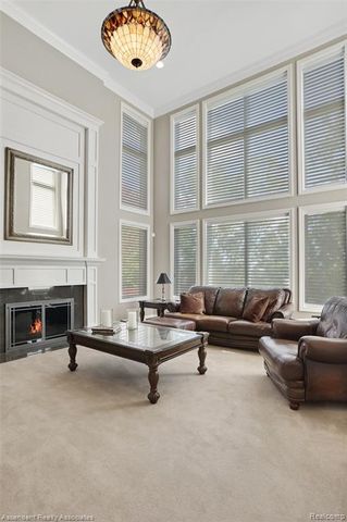 734 Wellington Circle, Rochester Hills, MI 48309