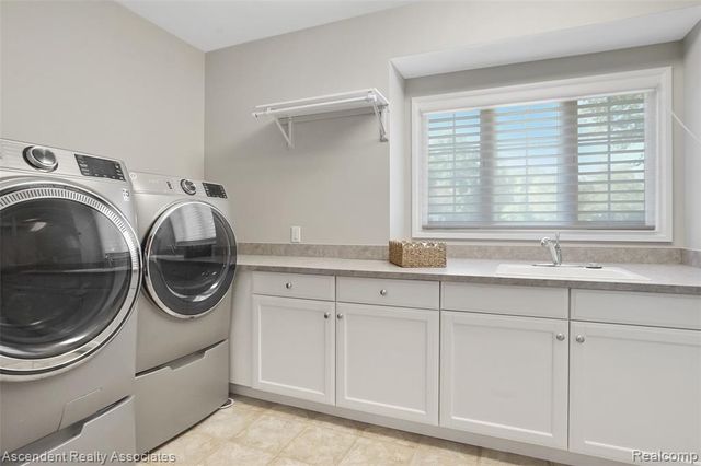 734 Wellington Circle, Rochester Hills, MI 48309