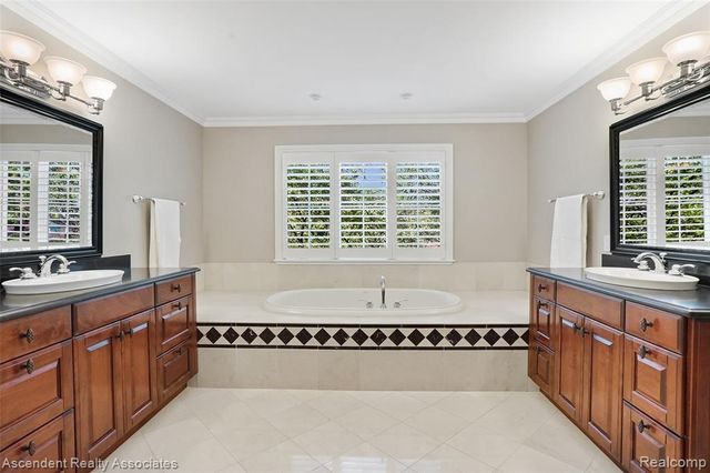 734 Wellington Circle, Rochester Hills, MI 48309