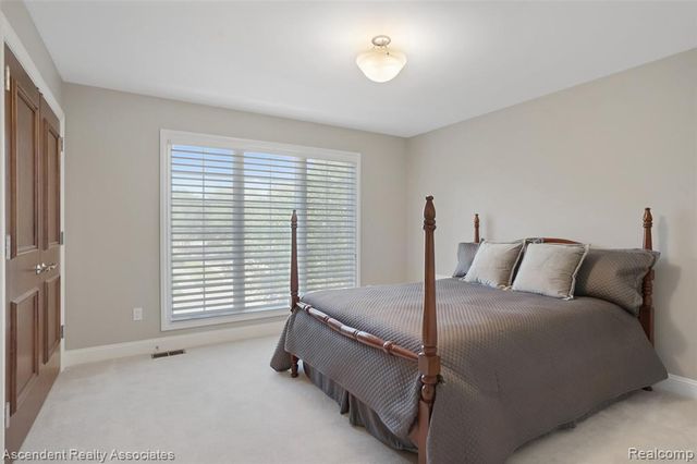 734 Wellington Circle, Rochester Hills, MI 48309