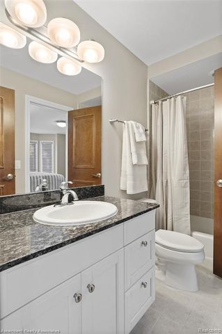 734 Wellington Circle, Rochester Hills, MI 48309