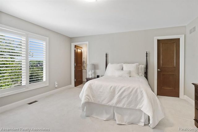 734 Wellington Circle, Rochester Hills, MI 48309
