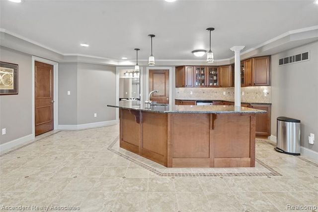 734 Wellington Circle, Rochester Hills, MI 48309