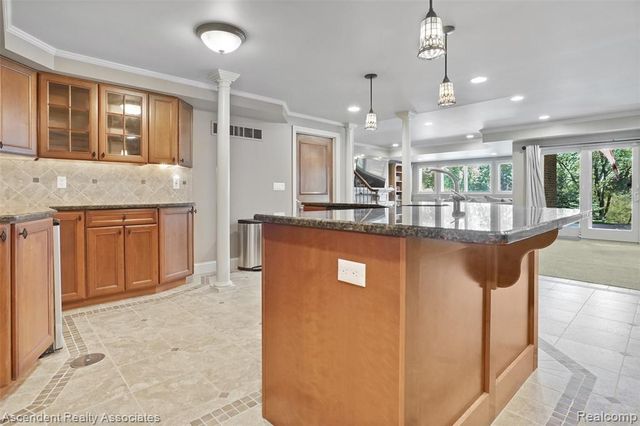 734 Wellington Circle, Rochester Hills, MI 48309